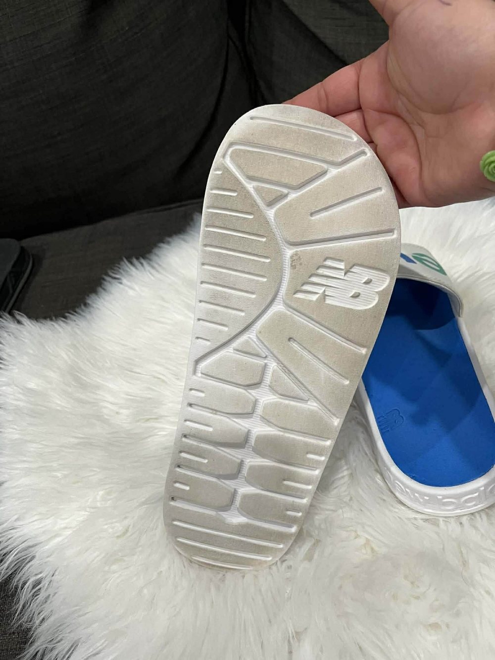 New Balance White Slide Sandals with Bright Blue Footbed and Multicolor Logo - Picture 4 of 6